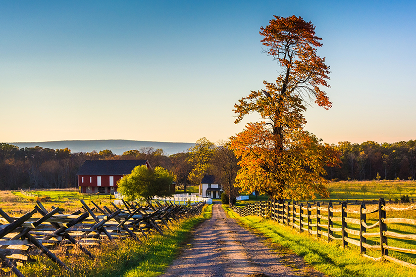 dirt-road-to-a-farm-and-autumn-colors-in-gettysburg dirt-road-to-a-farm-and-autumn-colors-in-gettysburg