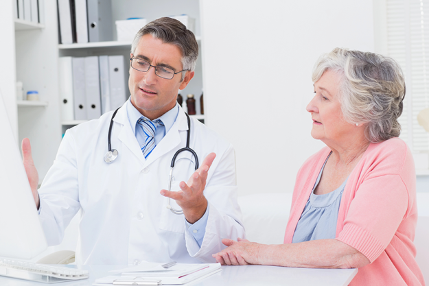 doctor-explaning-reports-to-patient